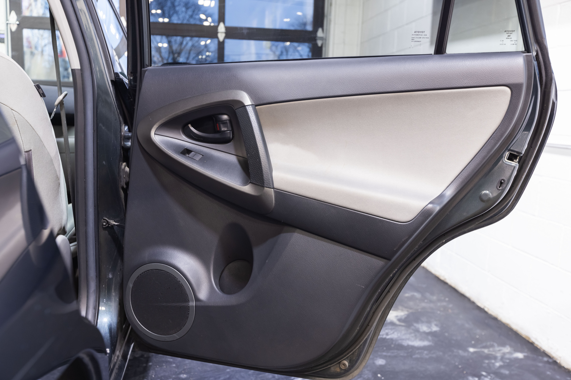 2011 TOYOTA RAV4 - Image 40