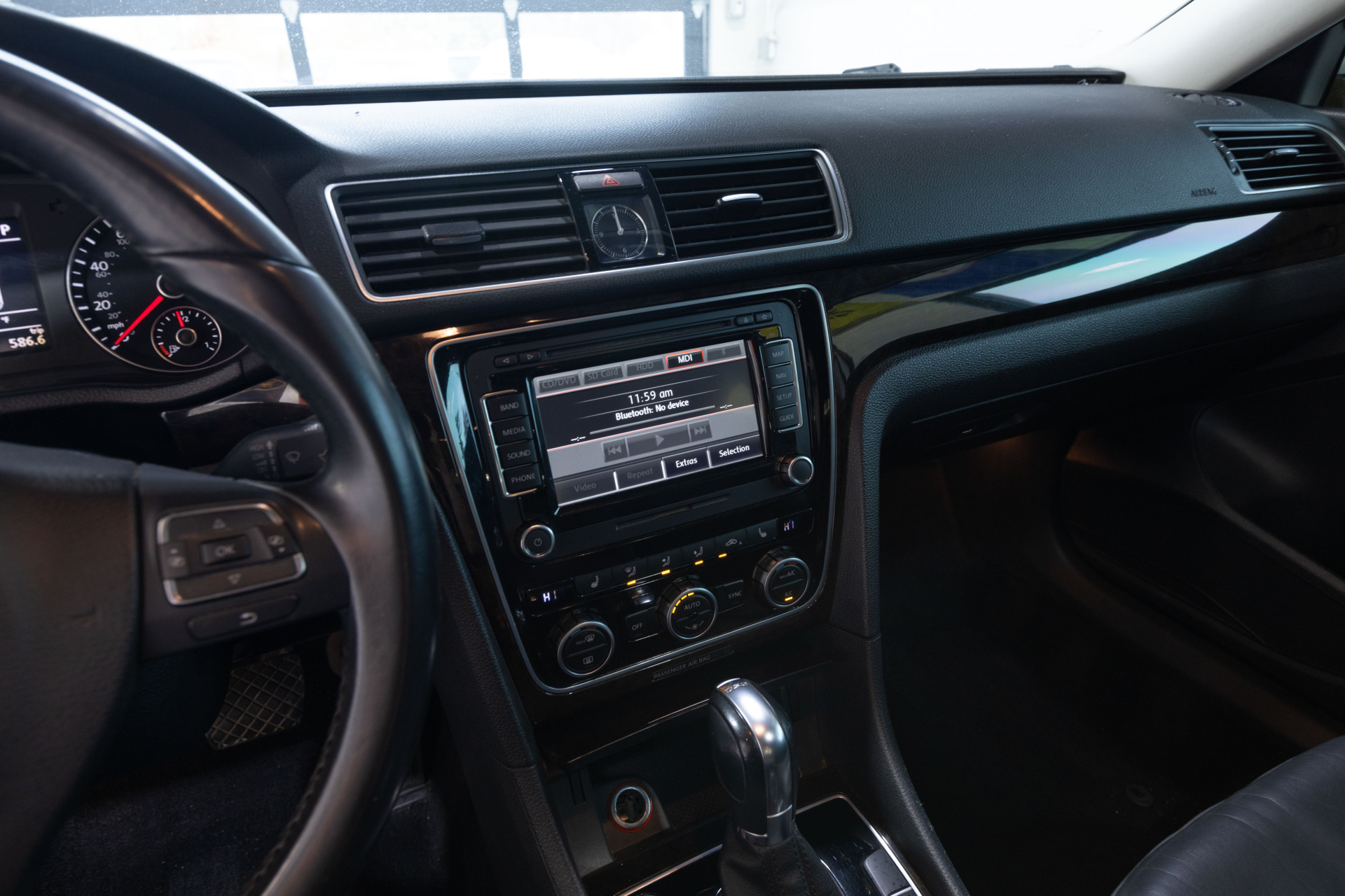 2014 VOLKSWAGEN PASSAT - Image 32