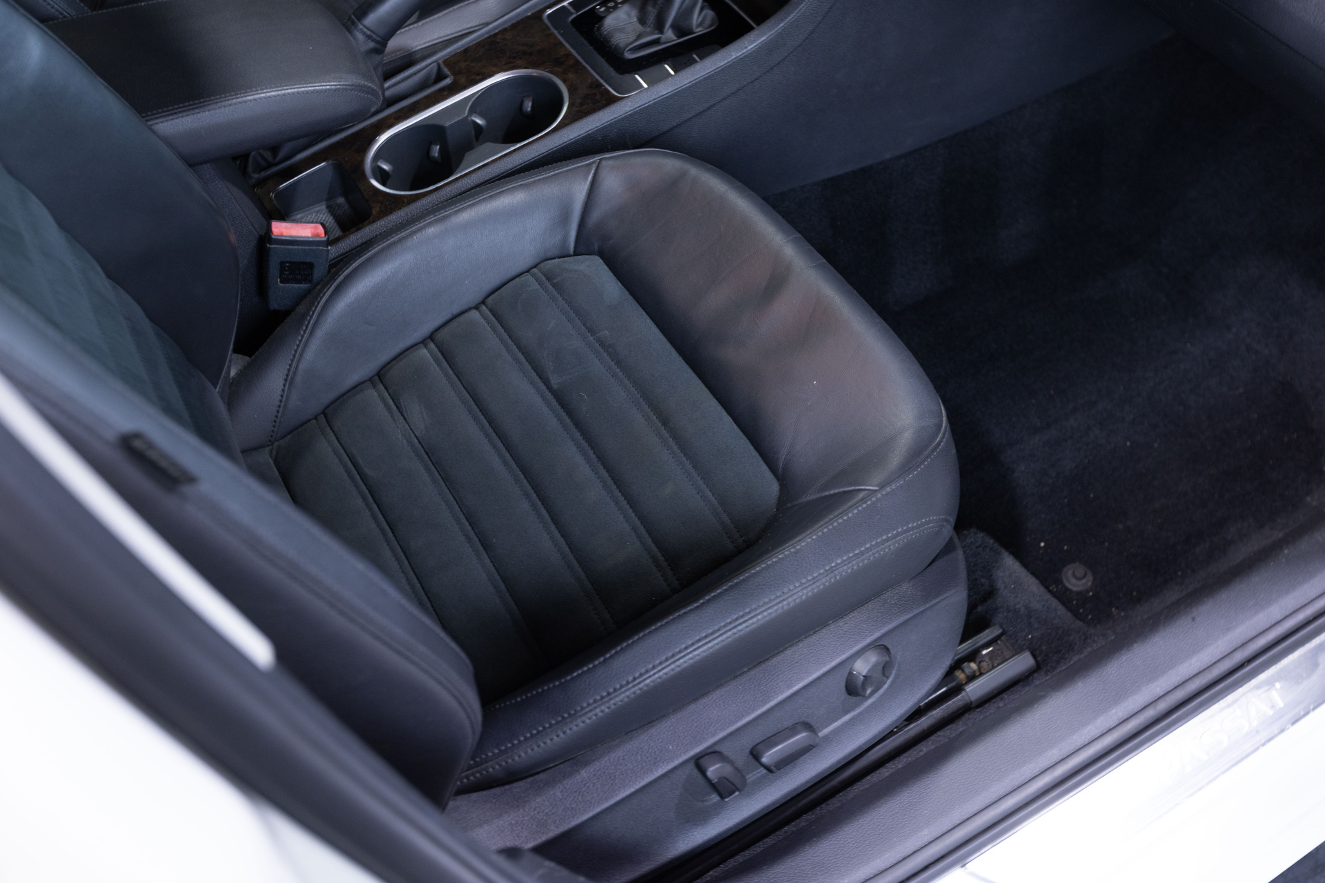 2014 VOLKSWAGEN PASSAT - Image 38