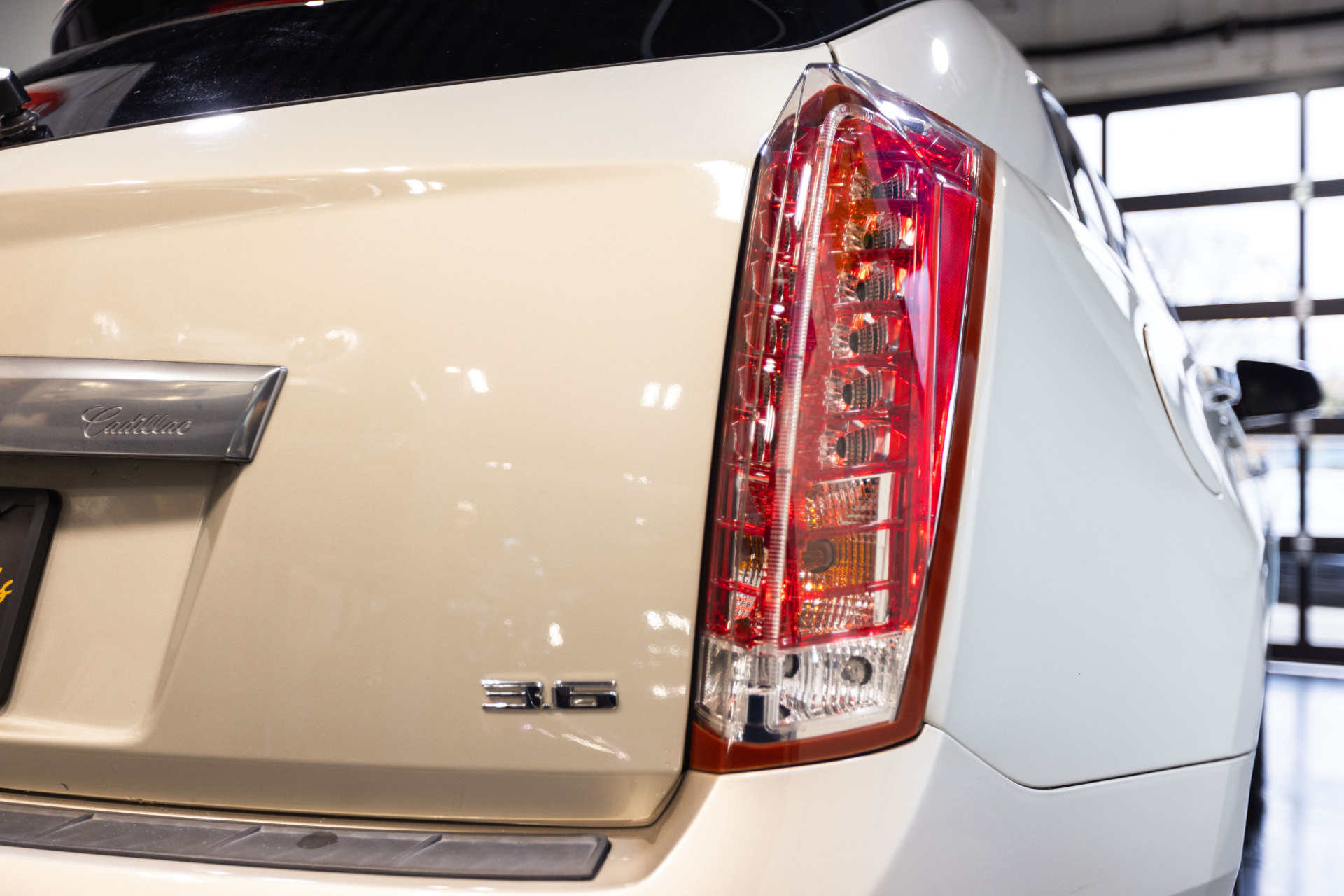 2016 CADILLAC SRX - Image 12