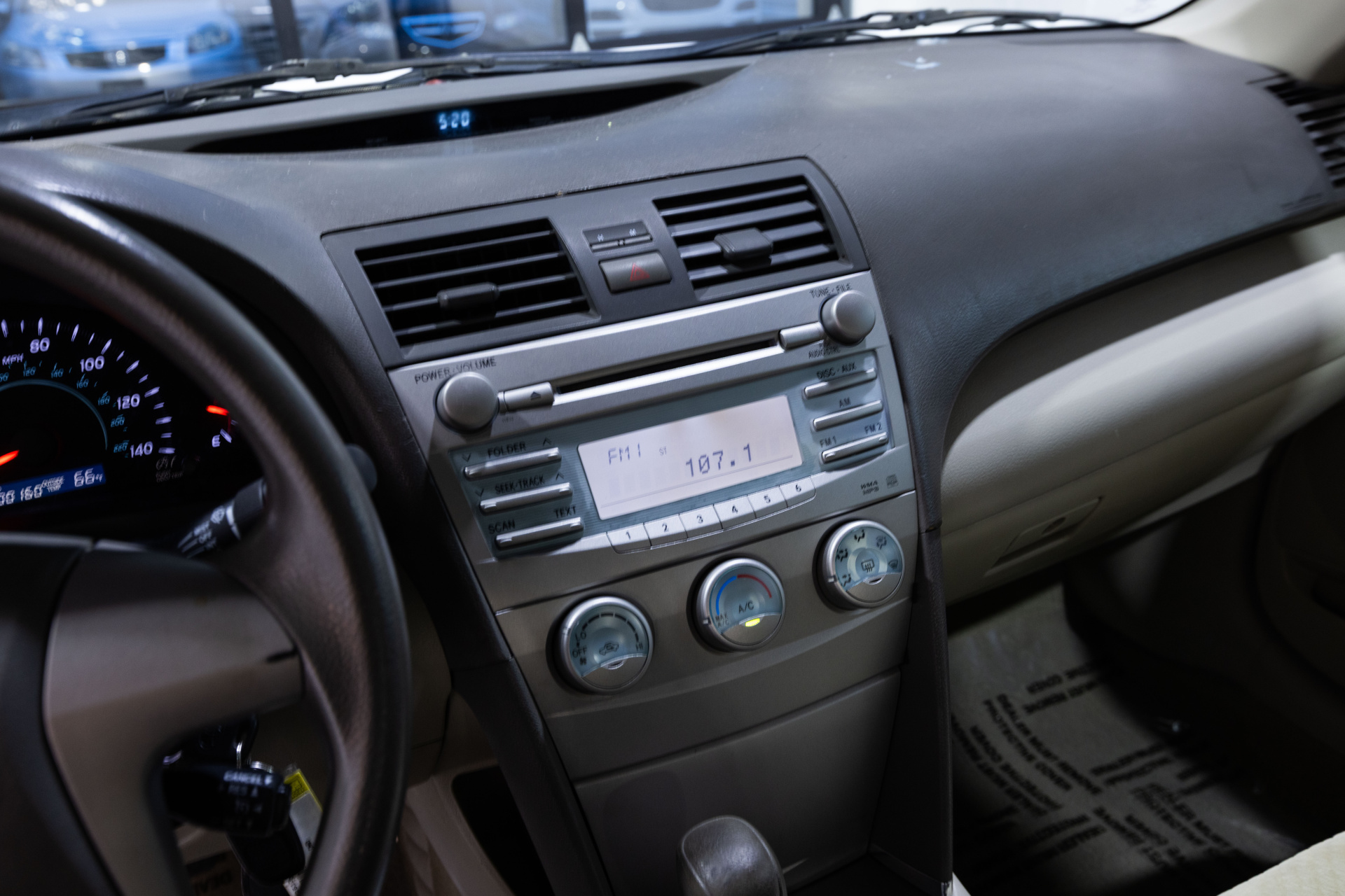 2009 TOYOTA CAMRY - Image 25