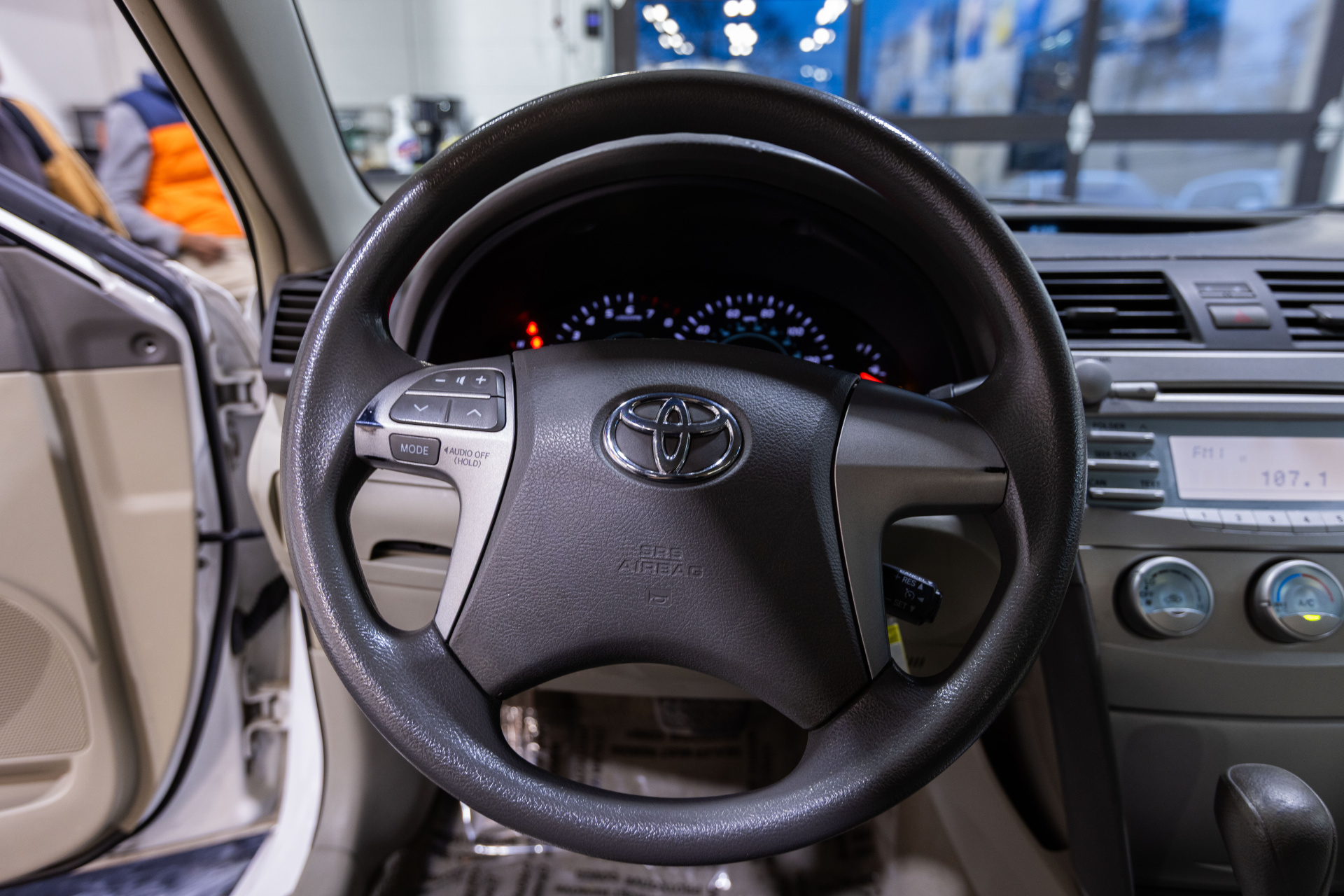 2009 TOYOTA CAMRY - Image 28