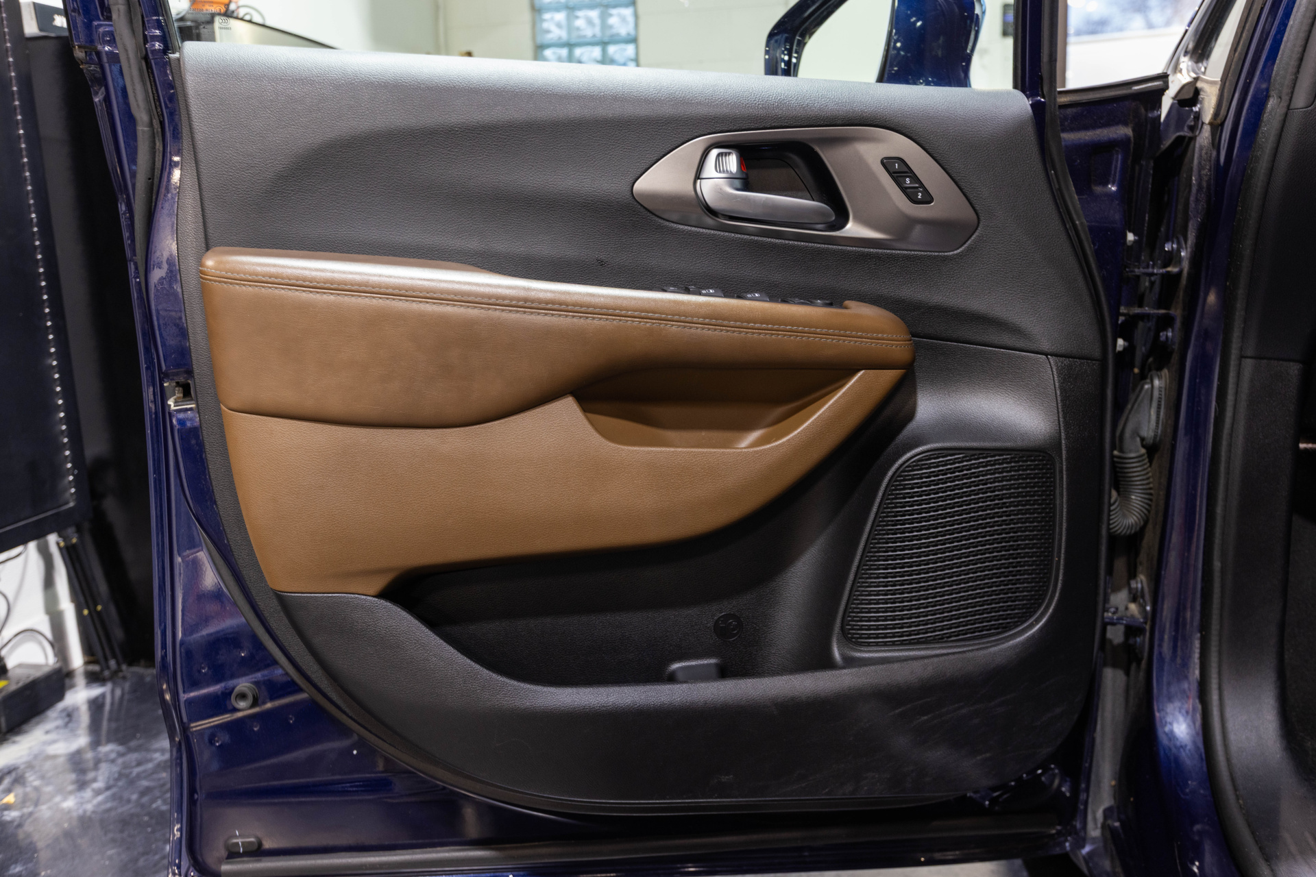 2017 CHRYSLER PACIFICA - Image 25