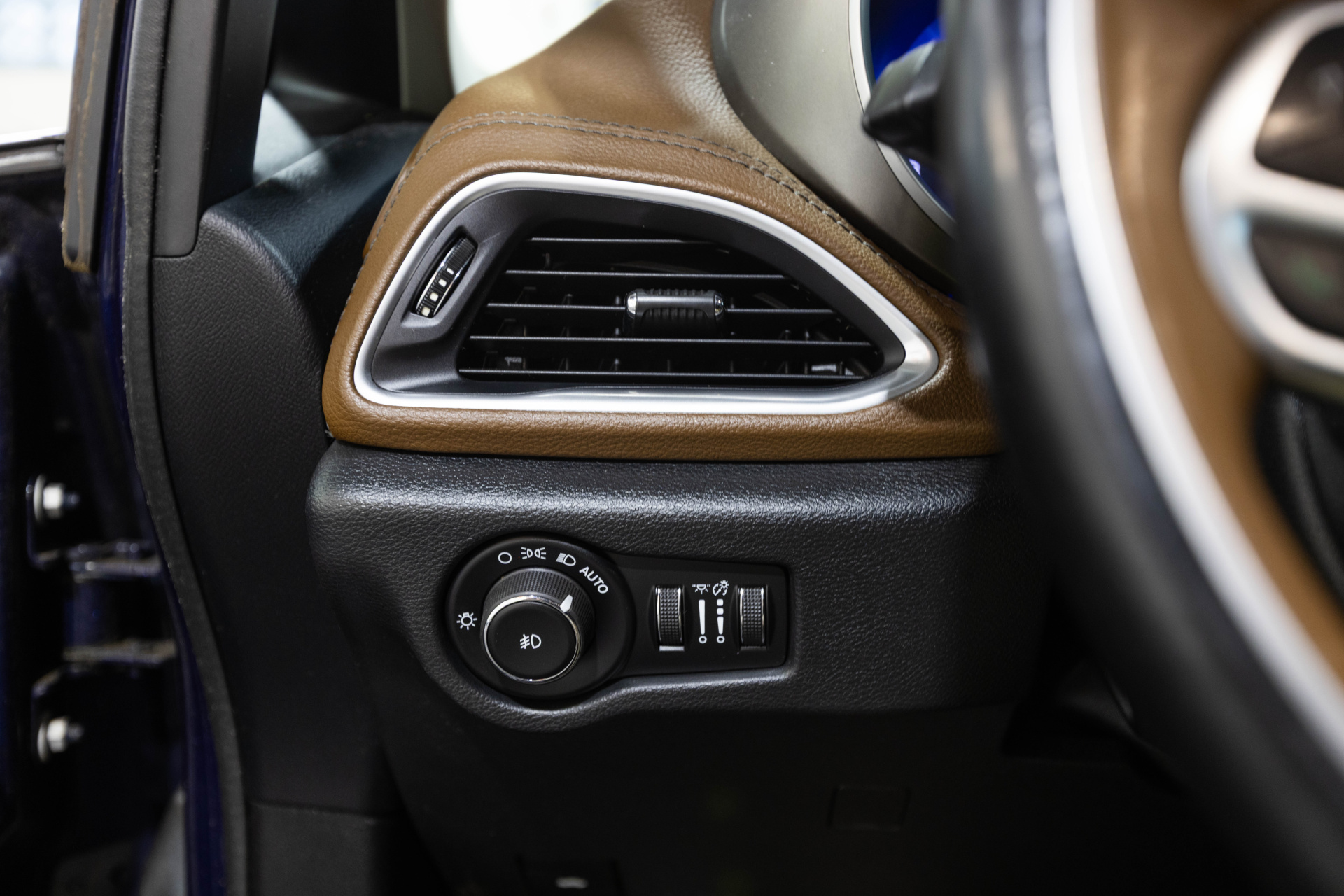 2017 CHRYSLER PACIFICA - Image 30