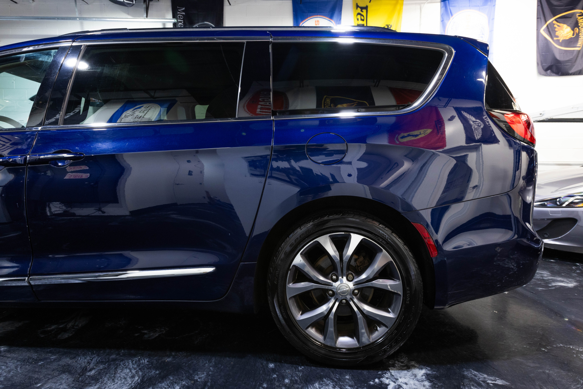 2017 CHRYSLER PACIFICA - Image 8