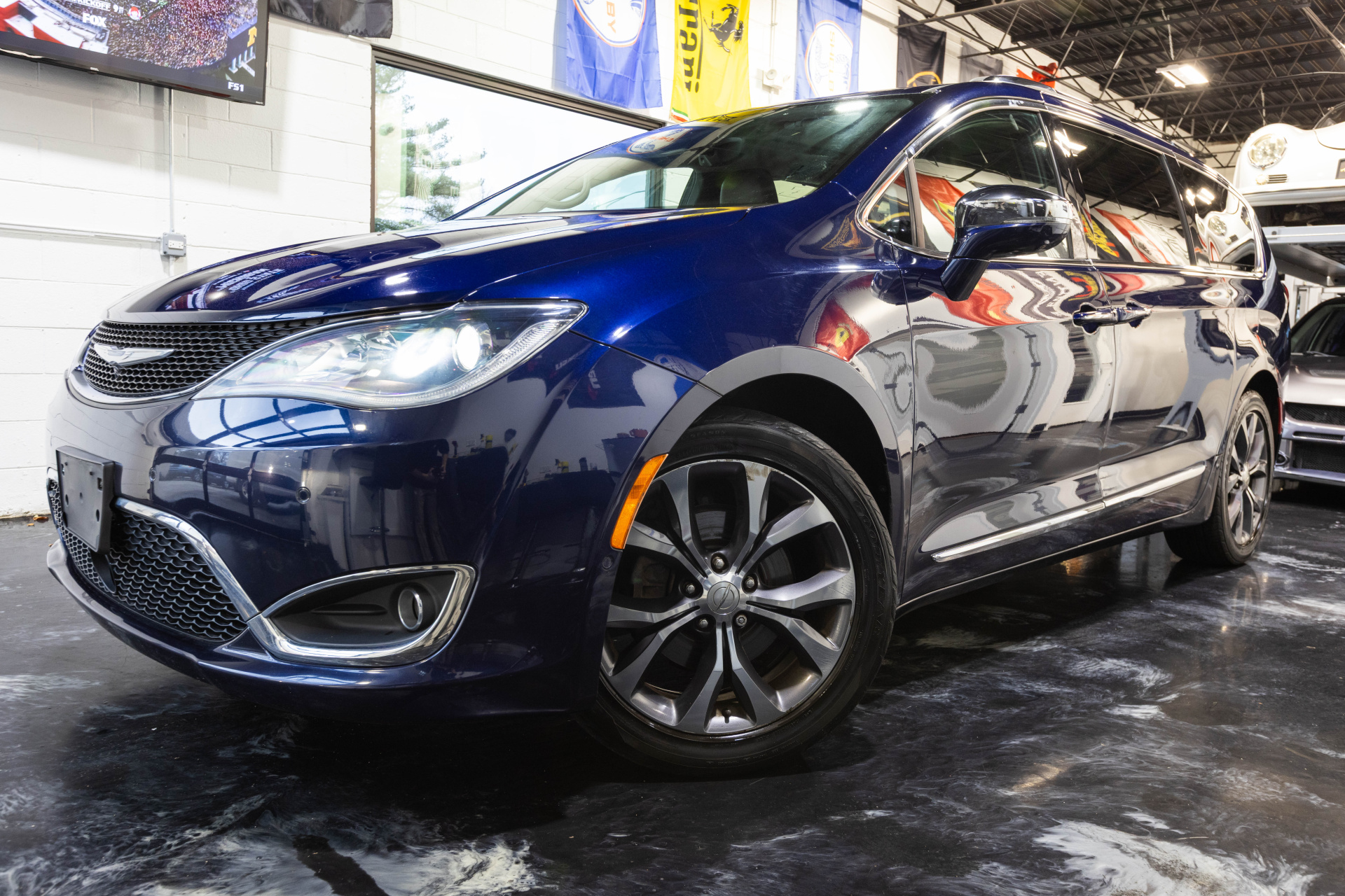 2017 CHRYSLER PACIFICA - Image 1