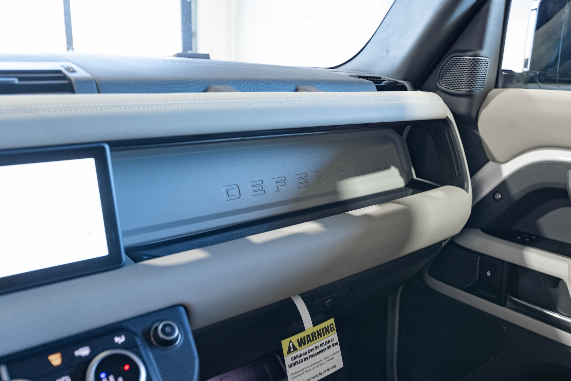 2022 LAND ROVER DEFENDER - Image 40