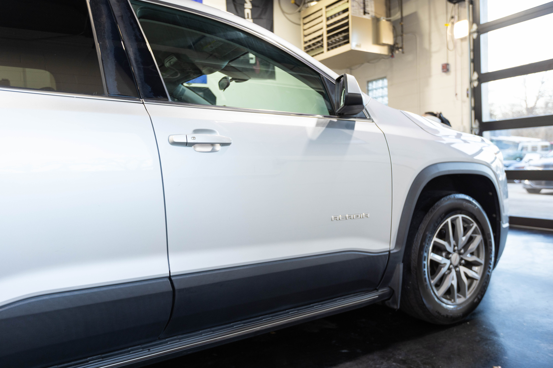 2017 GMC ACADIA - Image 16