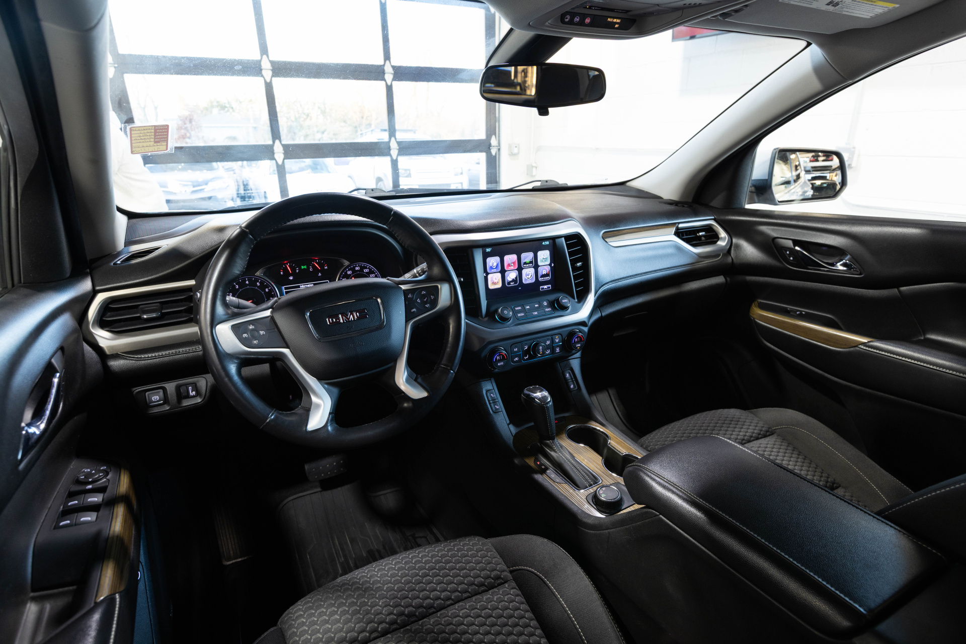 2017 GMC ACADIA - Image 24