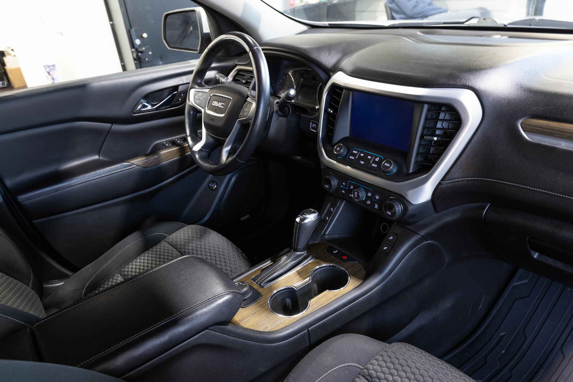 2017 GMC ACADIA - Image 34