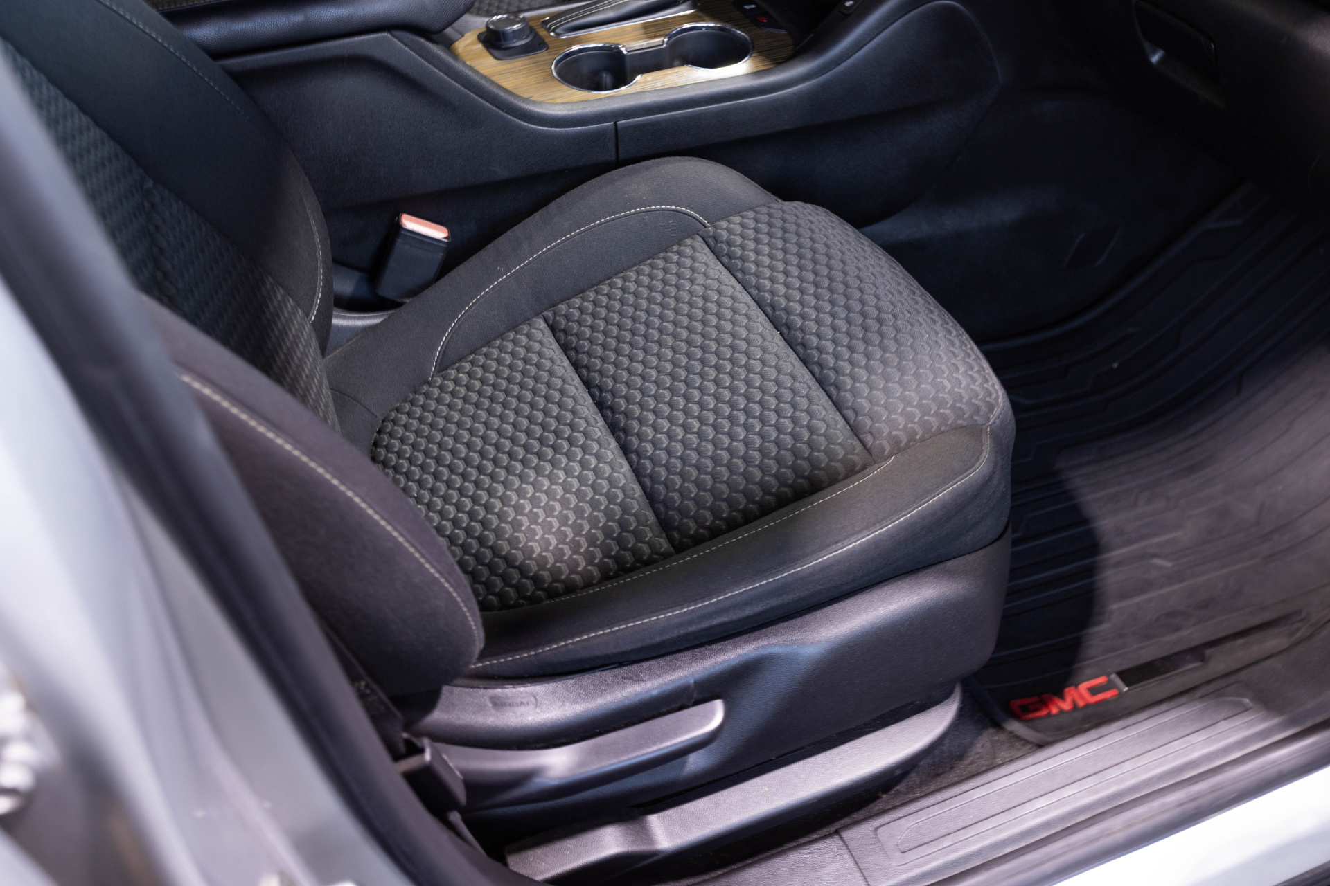 2017 GMC ACADIA - Image 36