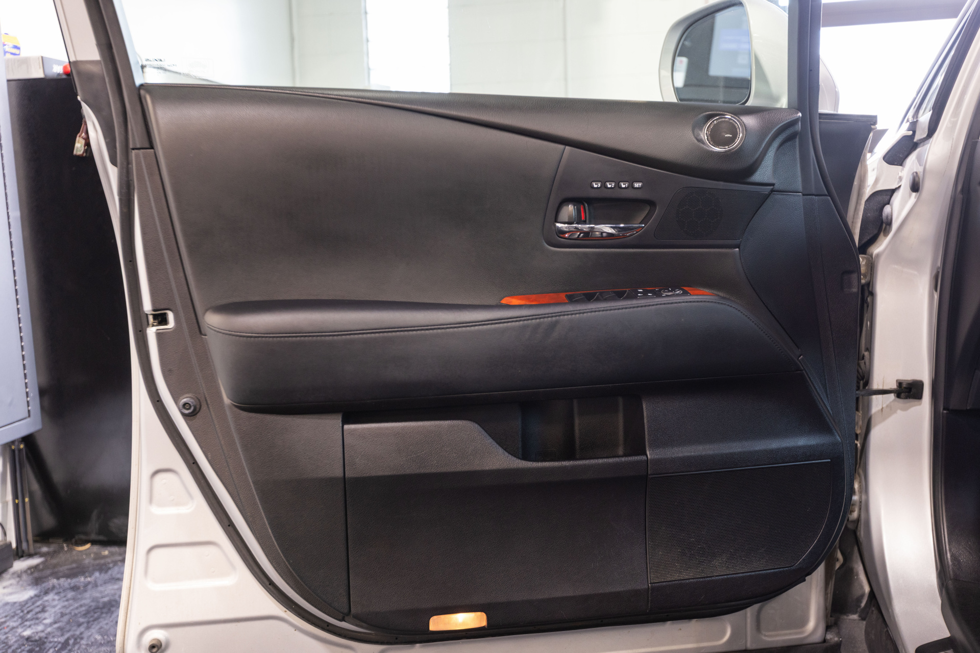 2010 LEXUS RX - Image 29