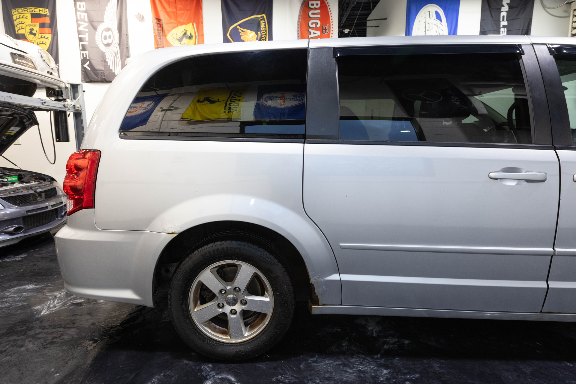 2011 DODGE GRAND CARAVAN - Image 12