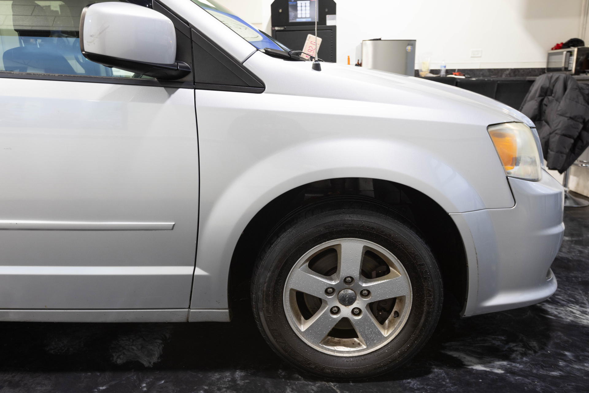 2011 DODGE GRAND CARAVAN - Image 14