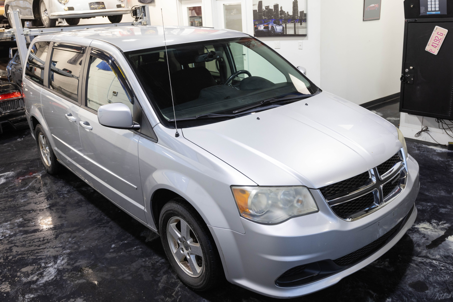 2011 DODGE GRAND CARAVAN - Image 17