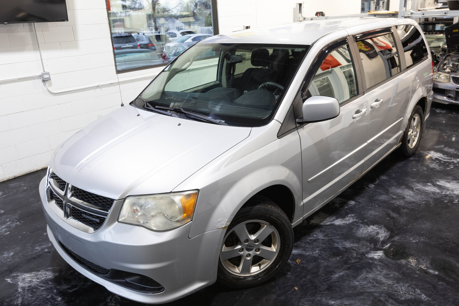 2011 DODGE GRAND CARAVAN - Image 2