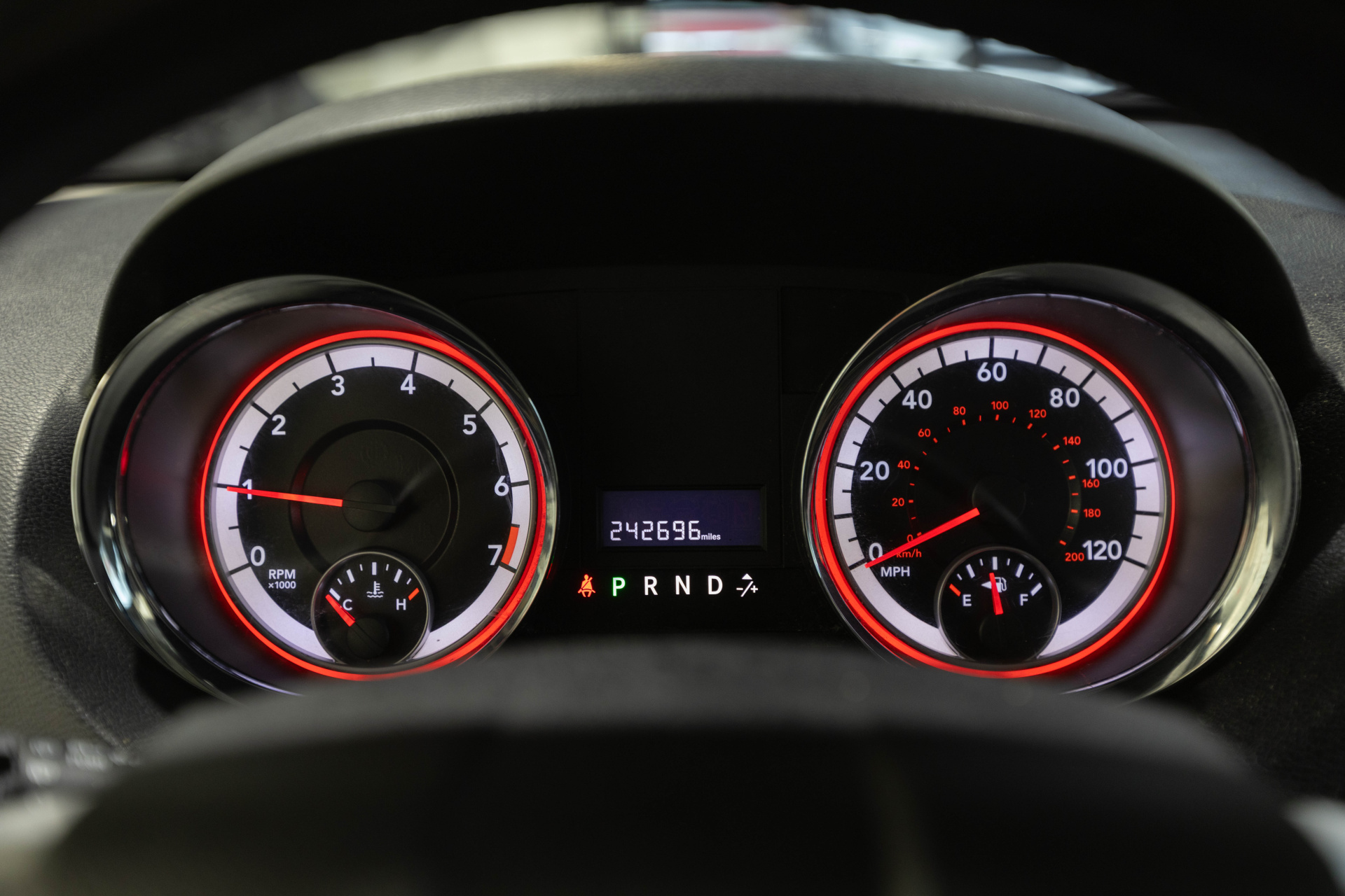 2011 DODGE GRAND CARAVAN - Image 24