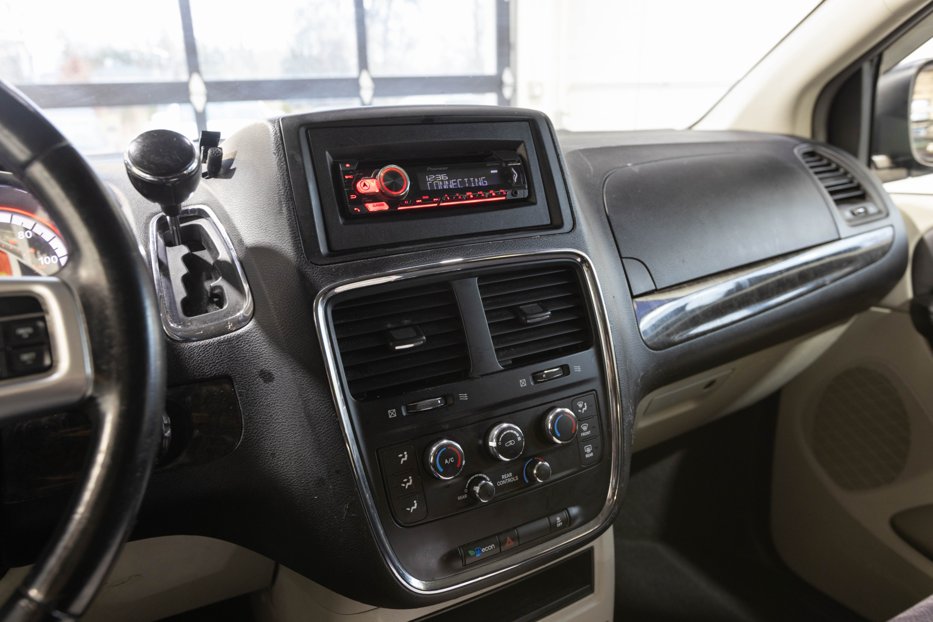 2011 DODGE GRAND CARAVAN - Image 25