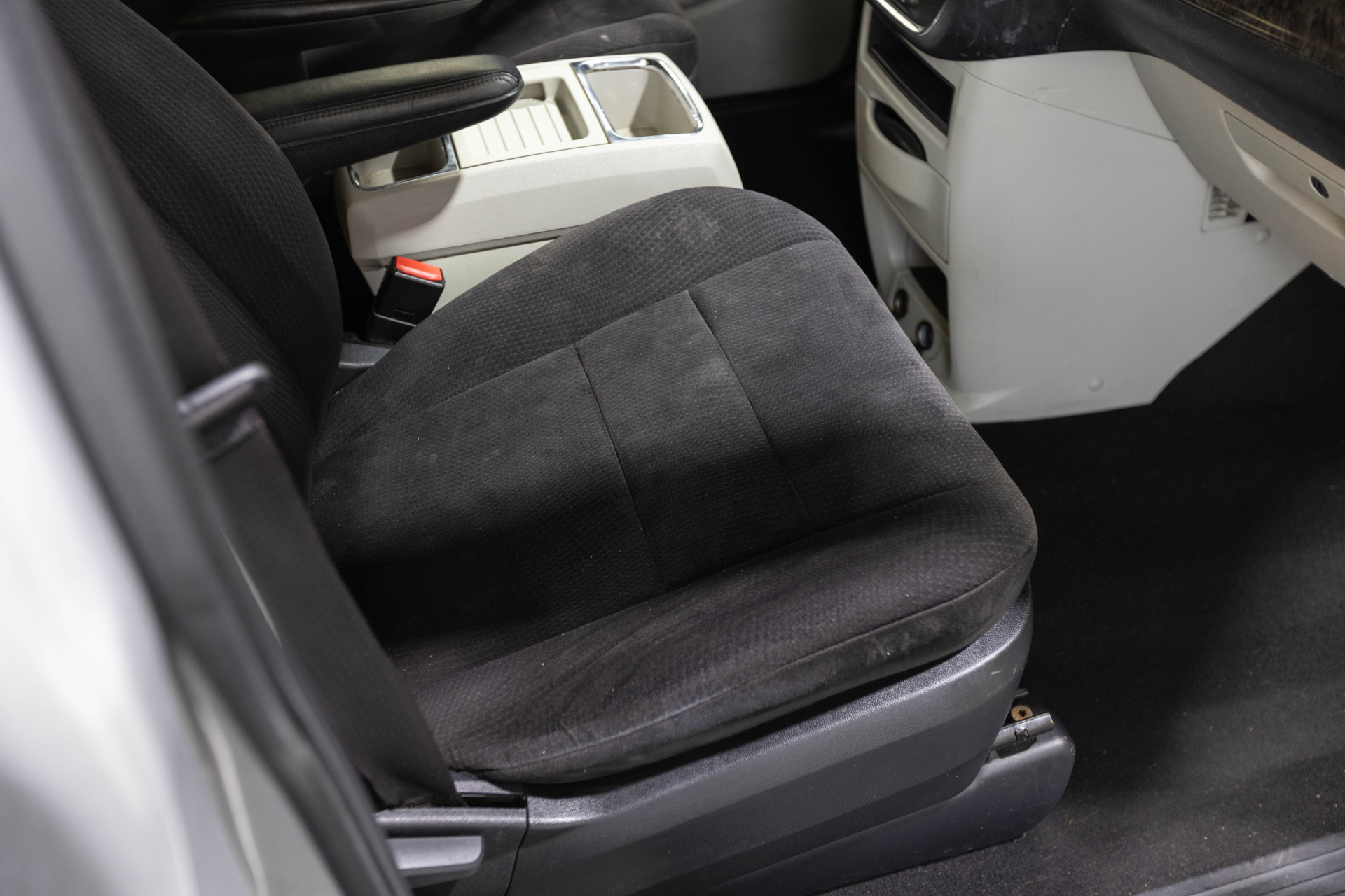 2011 DODGE GRAND CARAVAN - Image 30