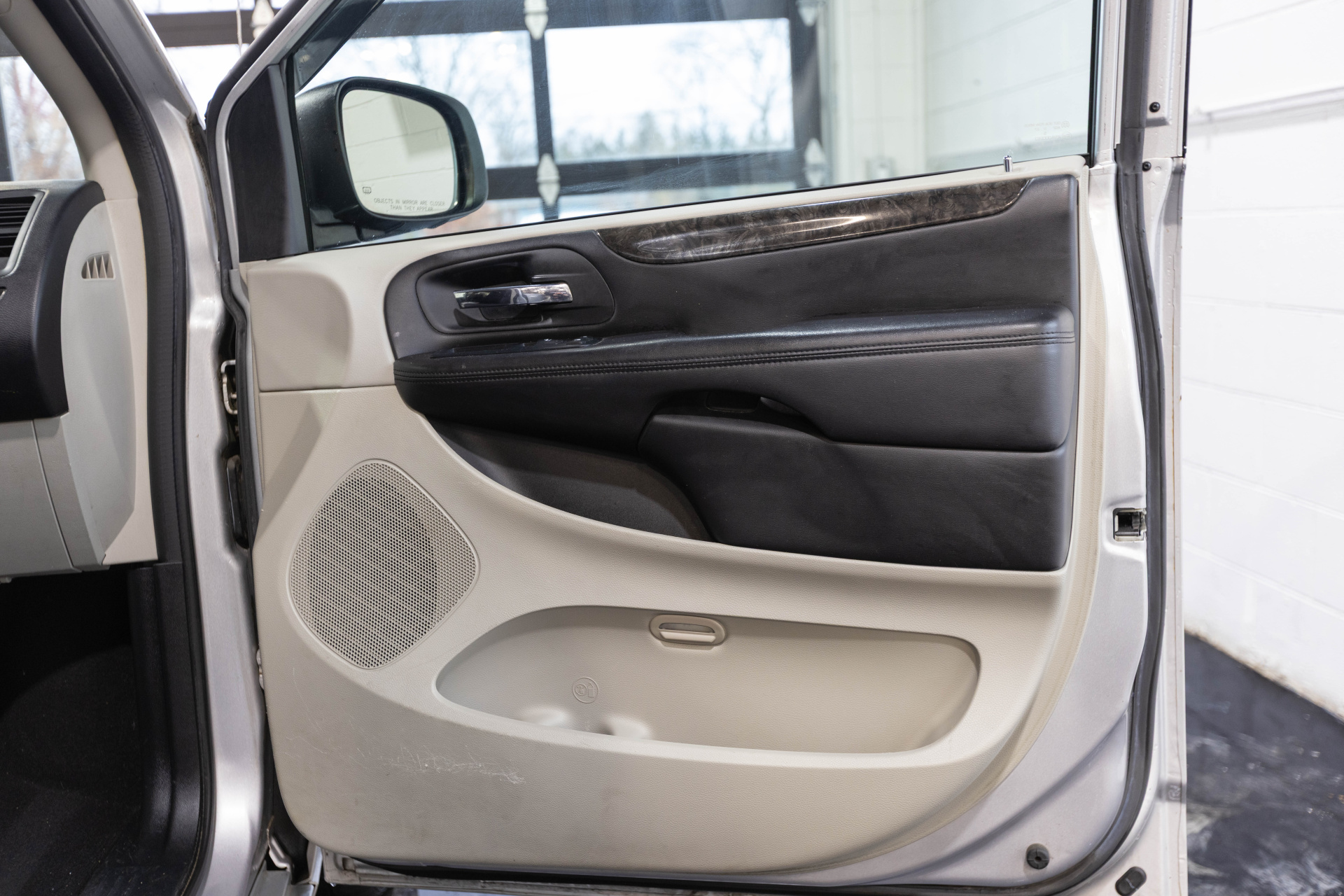 2011 DODGE GRAND CARAVAN - Image 31