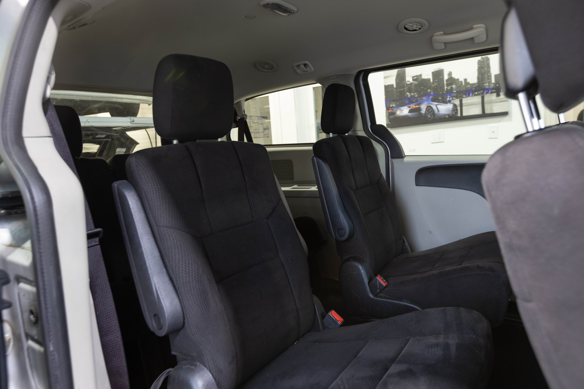 2011 DODGE GRAND CARAVAN - Image 32
