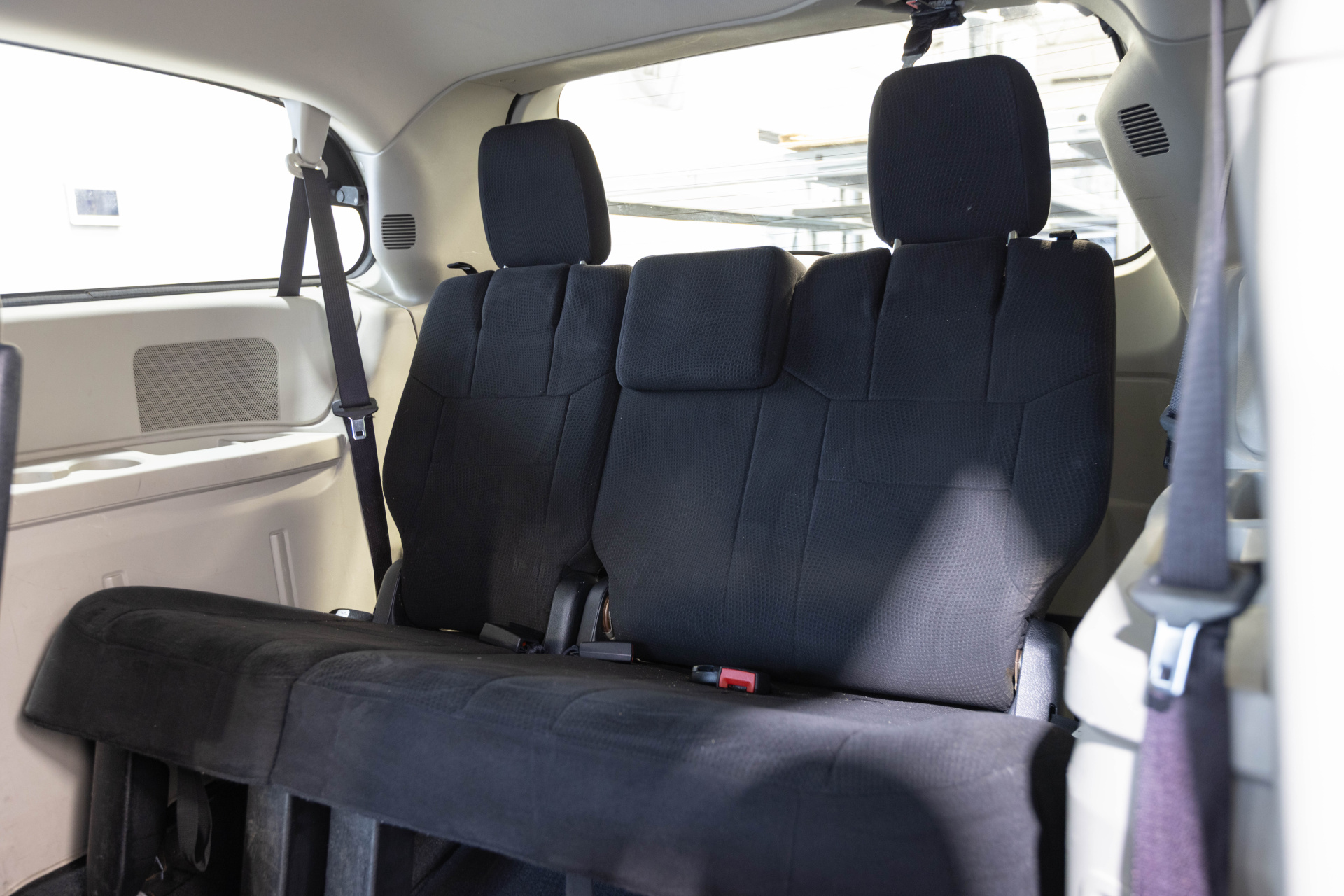 2011 DODGE GRAND CARAVAN - Image 35