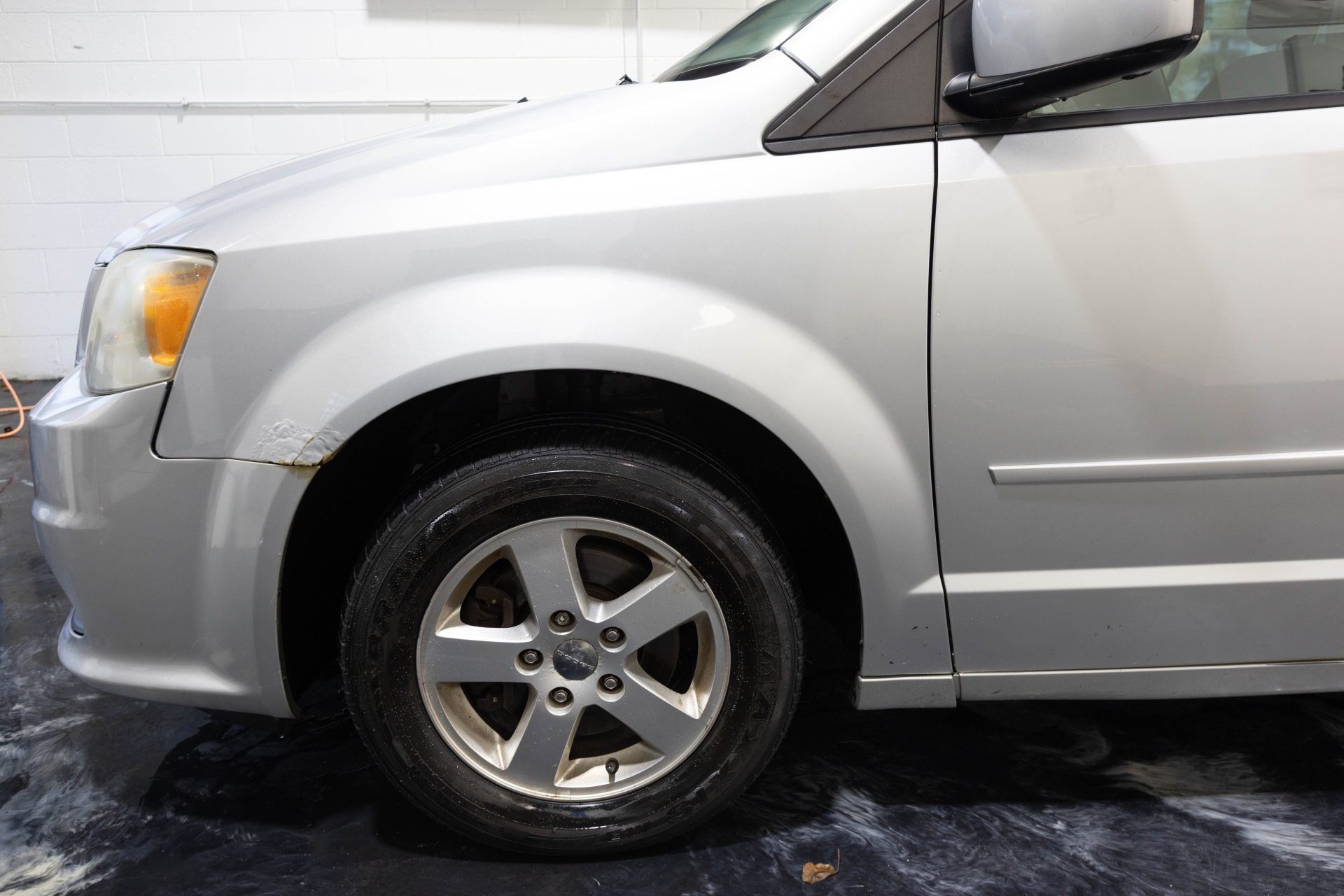 2011 DODGE GRAND CARAVAN - Image 4