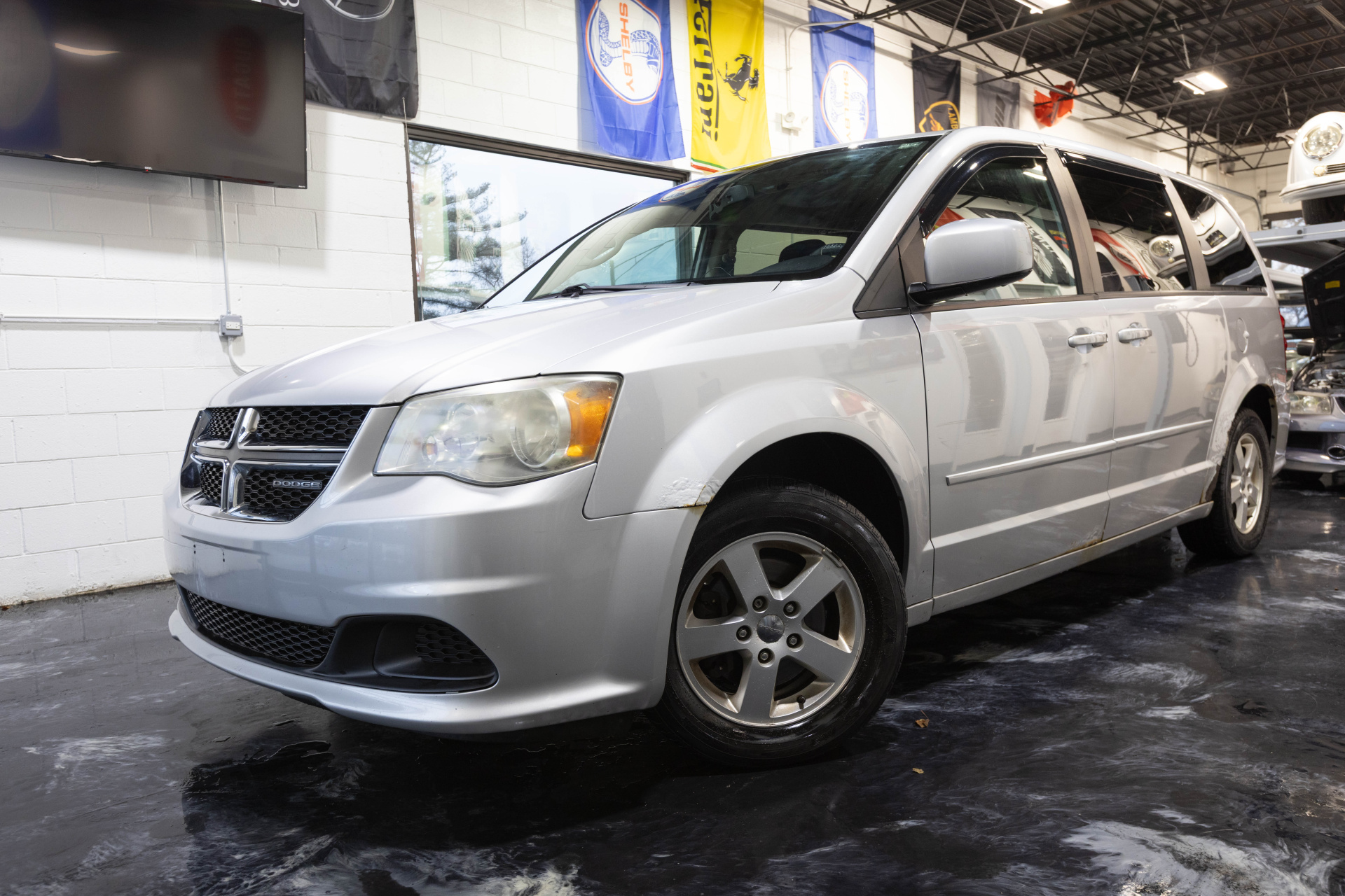 2011 DODGE GRAND CARAVAN - Image 1