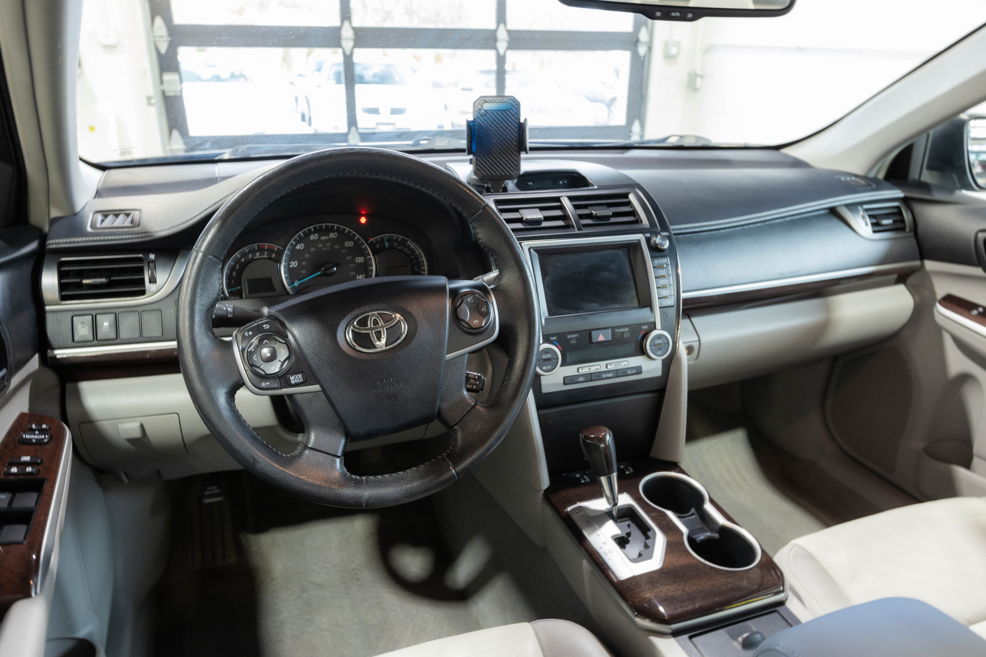 2012 TOYOTA CAMRY - Image 26