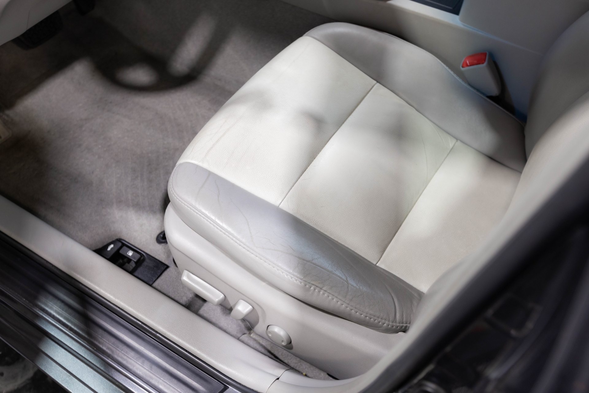 2012 TOYOTA CAMRY - Image 28