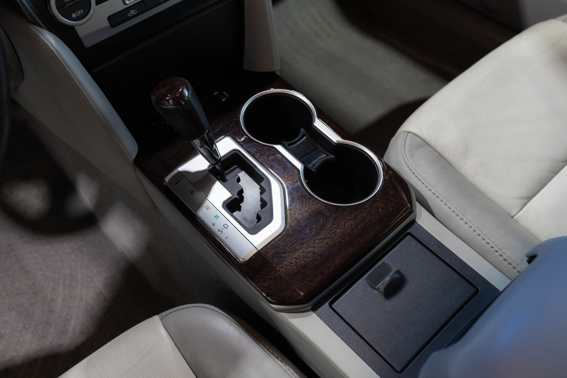 2012 TOYOTA CAMRY - Image 34