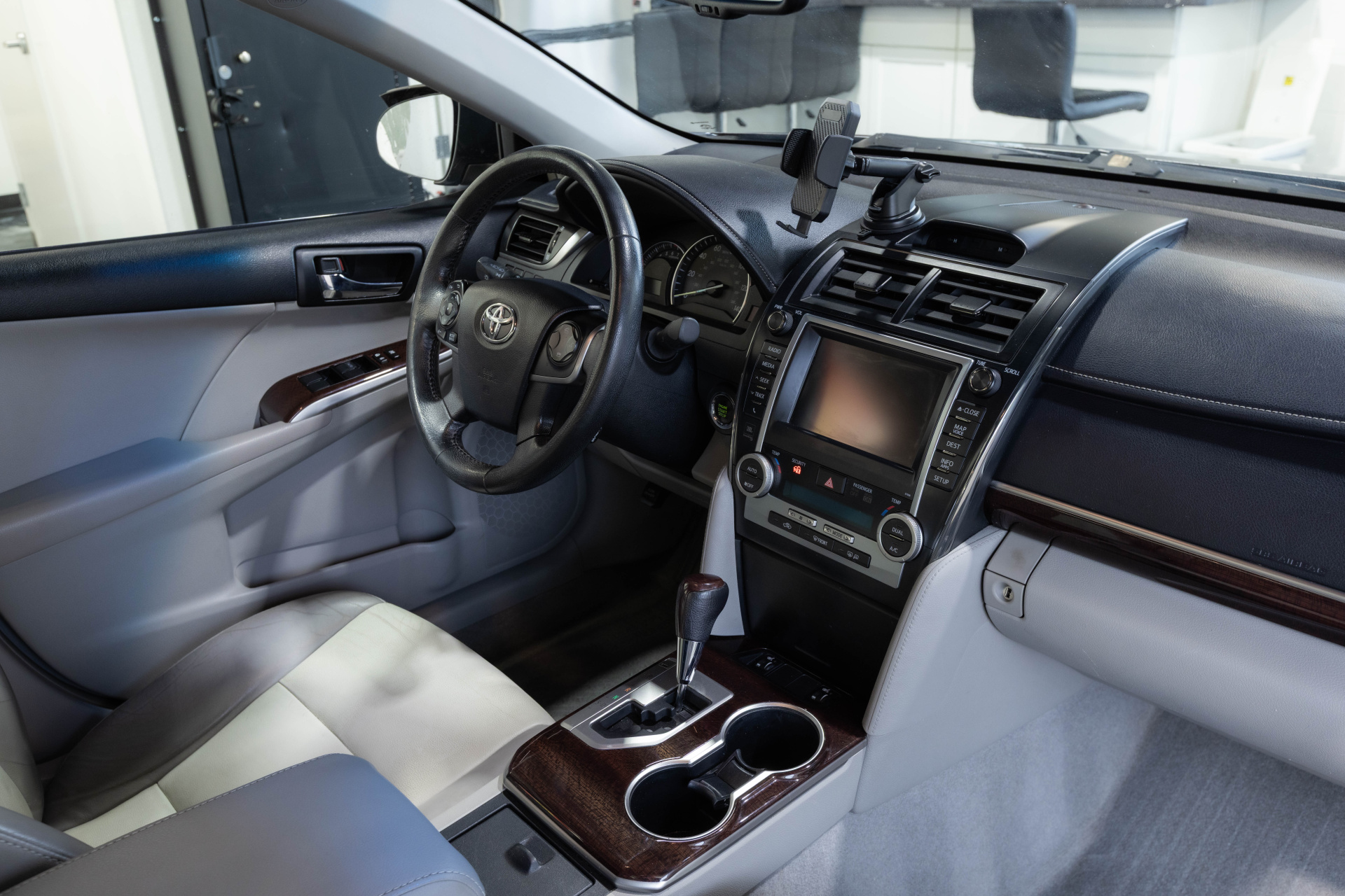 2012 TOYOTA CAMRY - Image 38