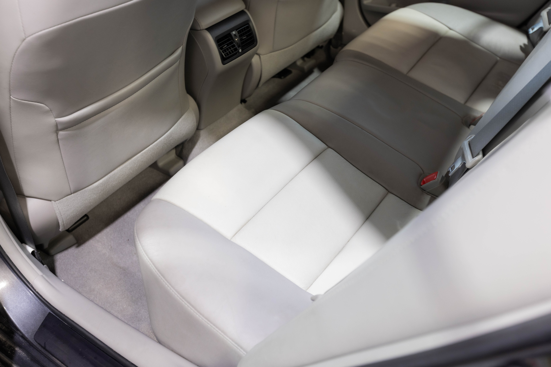 2012 TOYOTA CAMRY - Image 46